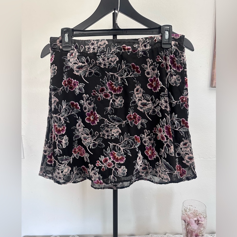 NWT Black Pink Floral Mini Skirt Medium American Age Feminine Flowy Cute